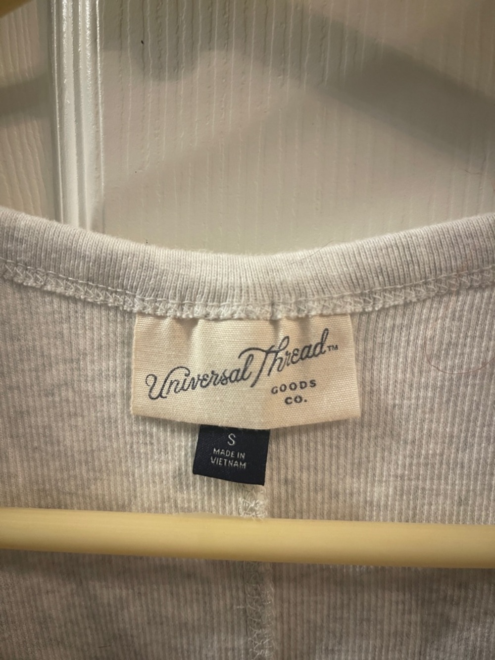 Universal Thread Women’s Light Gray Tank Top - Picture 3 of 4